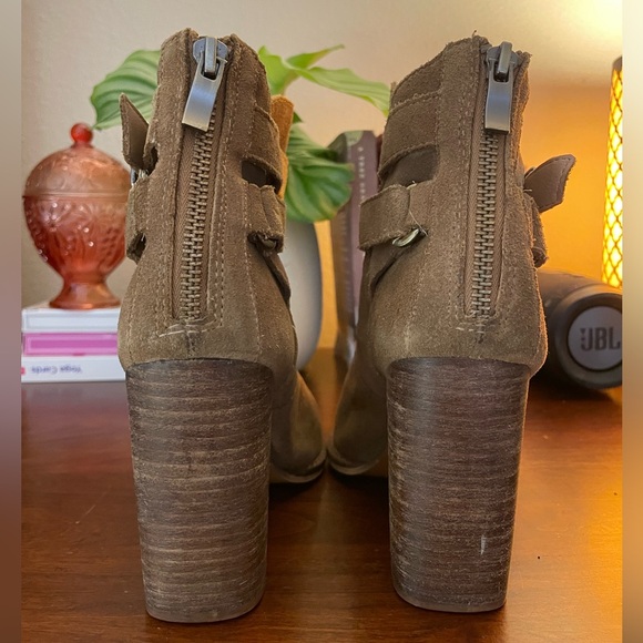 Chinese Laundry Western-style suede heels - Picture 3 of 3